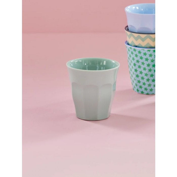 Rice middelgrote melamine beker khaki www.littlelegends.nl