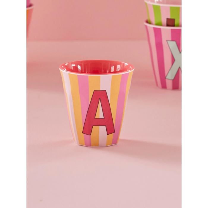 Rice middelgrote melamine beker gestreept roze alfabet letter A
