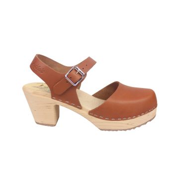 Zweedse klompen highwood tan clogs voor dames. lotta from stockholm. comfortabel en balans