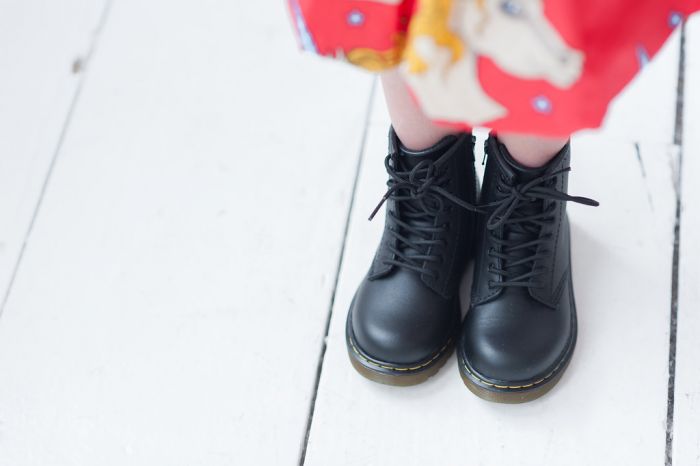 Dr martens delaney black sale