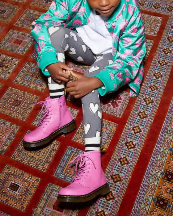 Roze dr martens kind hot sale
