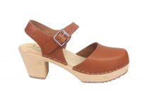 Zweedse klompen highwood tan clogs voor dames. lotta from stockholm. comfortabel en balans