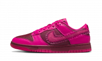 NIKE DUNK LOW VALENTINE'S DAY