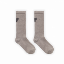 SPROET & SPROUT HOGE SOKKEN HEART MUD, grijze sokken met hartje rib stof zacht en warm. www.littlelegends.nl